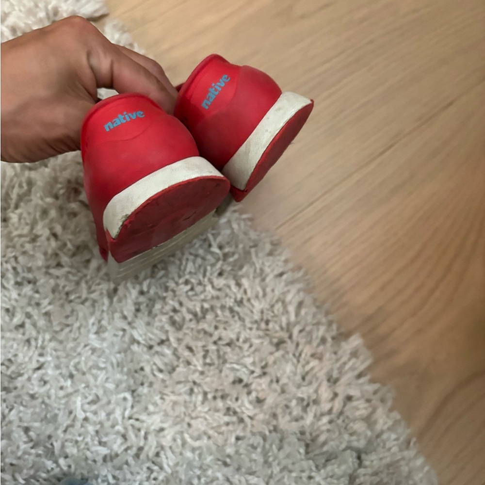 Native Kids Sneakers - Vibrant Red - Picture 2 of 2